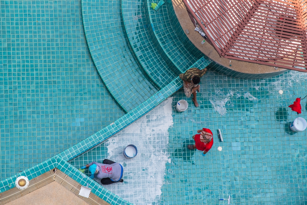 pool cleaning services