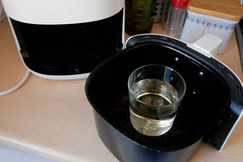 how to clean the air fryer