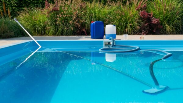 pool cleaning services